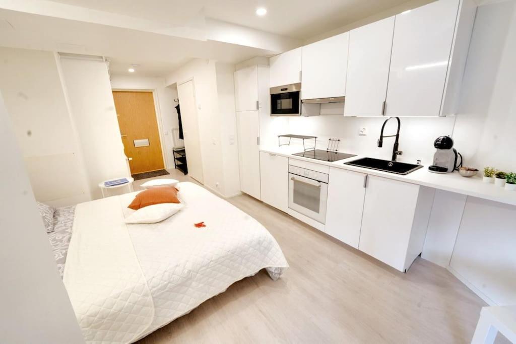 Upea Yksioe+parveke. Ihastu, Parhaalla Paikalla. Apartment