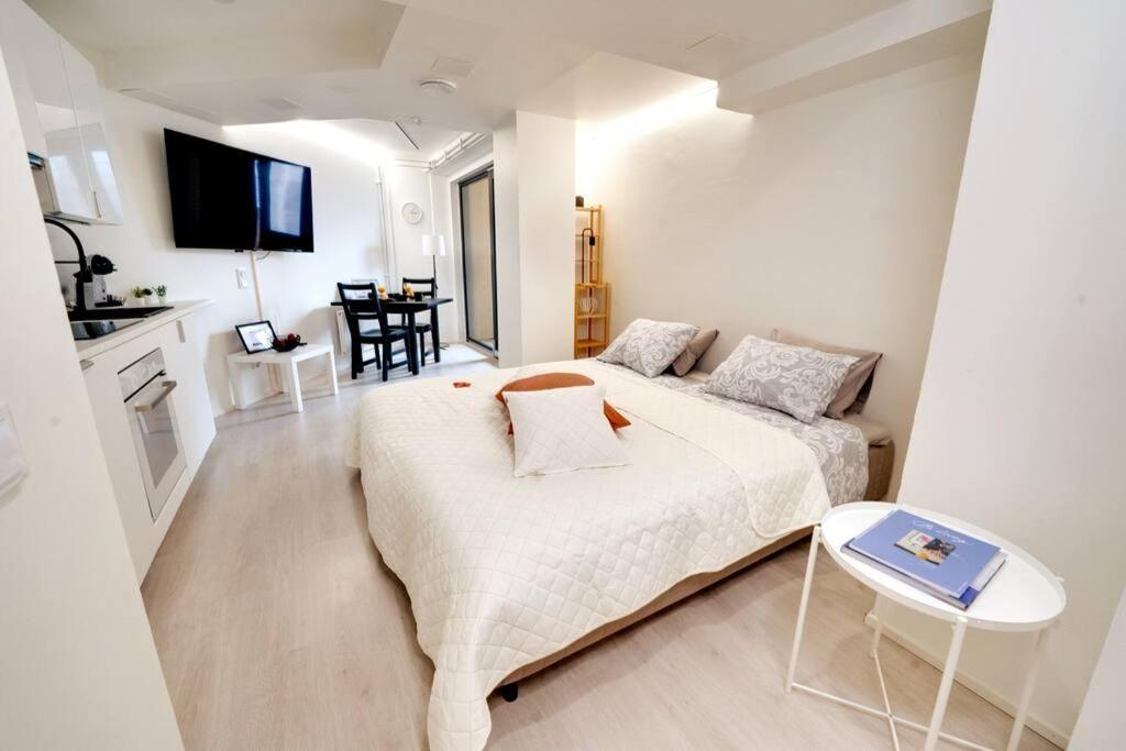 Upea Yksioe+parveke. Ihastu, Parhaalla Paikalla. Apartment